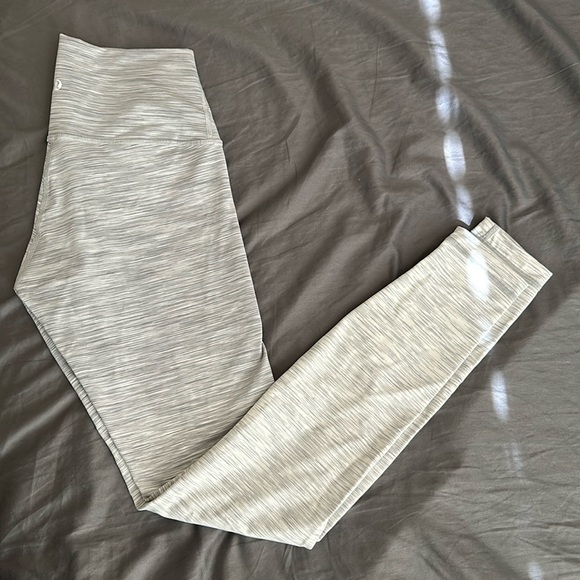 Women’s Lululemon Wunder Under Hi-Rise Tight, Size 6 - Picture 1 of 5